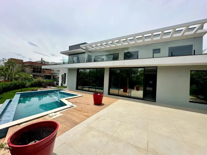 Casa para locação no Condomínio Reserva dos Lagos em Pindamonhangaba/SP.