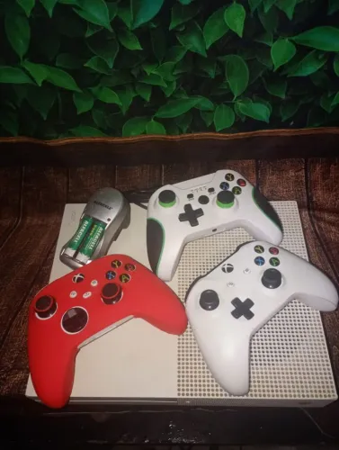 Vendo Xbox One S 1TB