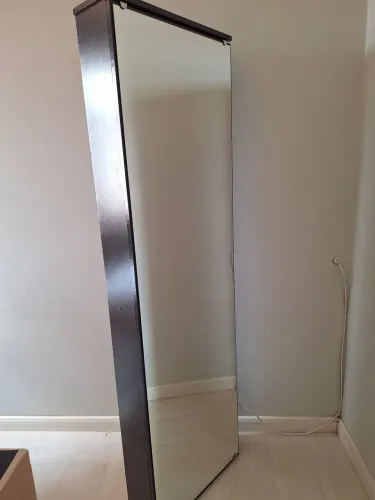 Sapateira com espelho na porta (1,80m altura)