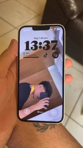 Vendo iPhone 13 todo original sem nenhuma peça trocada extremamente novo sem raladuras