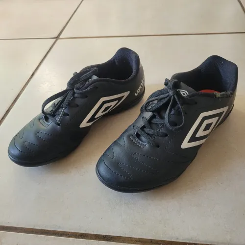 Chuteira Umbro infantil