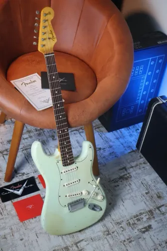 Guitarra Fender Masterbuilt John Cruz Stratocaster 62? - Pale Sonic Blue