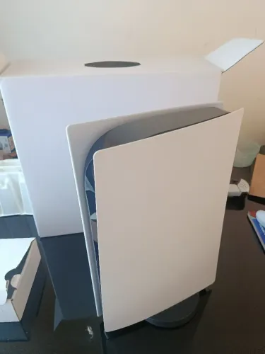 Playstation 5 Mídia Digital branco 825gb, 2 controles*
