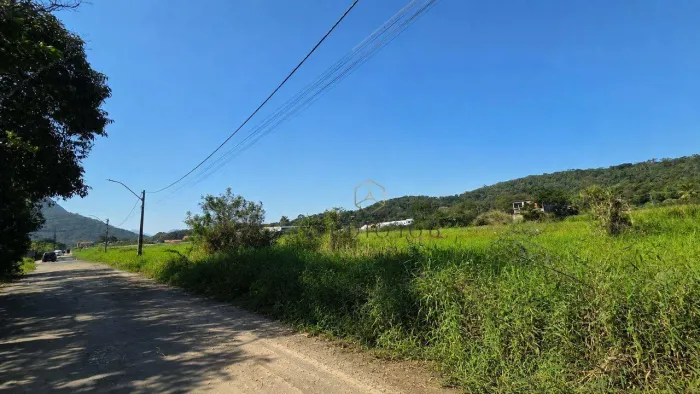 Terreno de aproximadamente 2.700m² em Itaipuaçu: espaço para transformar ideias em realida