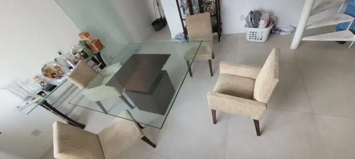 Mesa de jantar com 4 cadeiras 