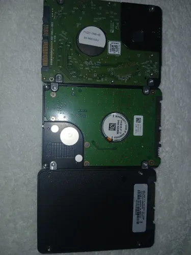 2 hd's de 1tb cada funcionando perfeitamente, mais um ssd de 120gb  de brinde