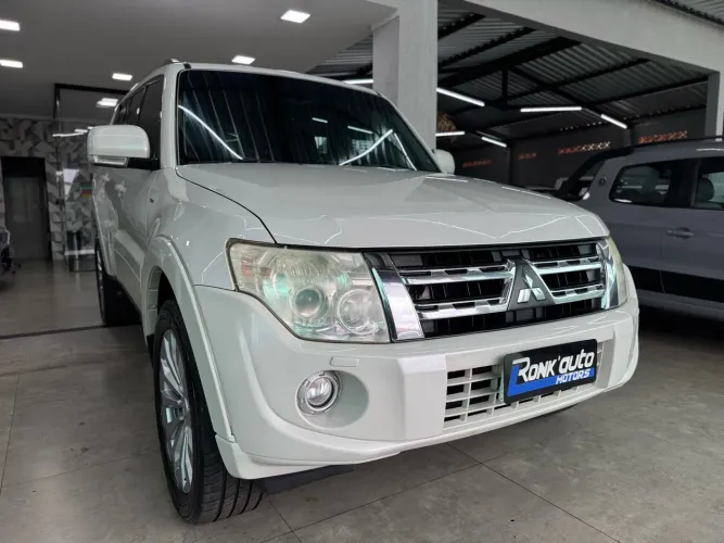 Mitsubishi Pajero HPE Full 3.2 4X4 T.i.dies. 5P AUT 2013