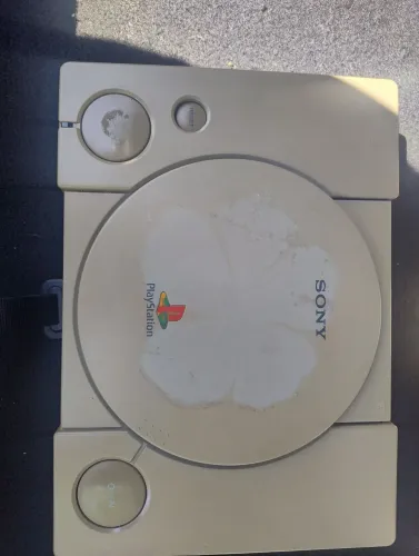 PlayStation 1 Fat. Defeito na unidade de leitura.