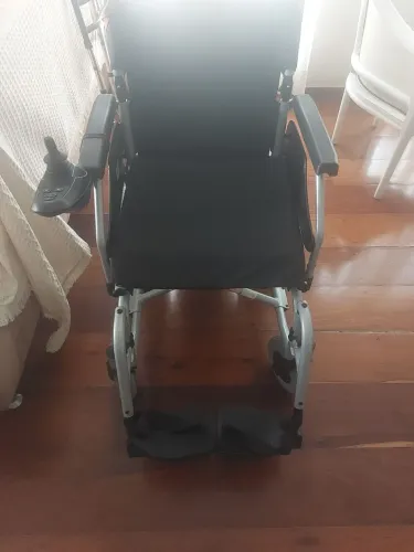 Vendo Cadeira de Rodas Automatizada Dellamed, NOVA, sem uso...