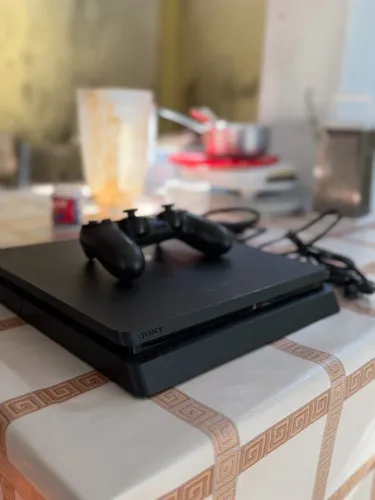 PlayStation 4 SLIM 1 controle 1TB