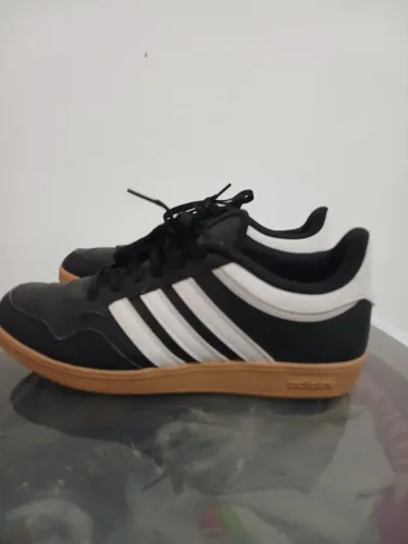 Vende se Adidas hoops 3.O low