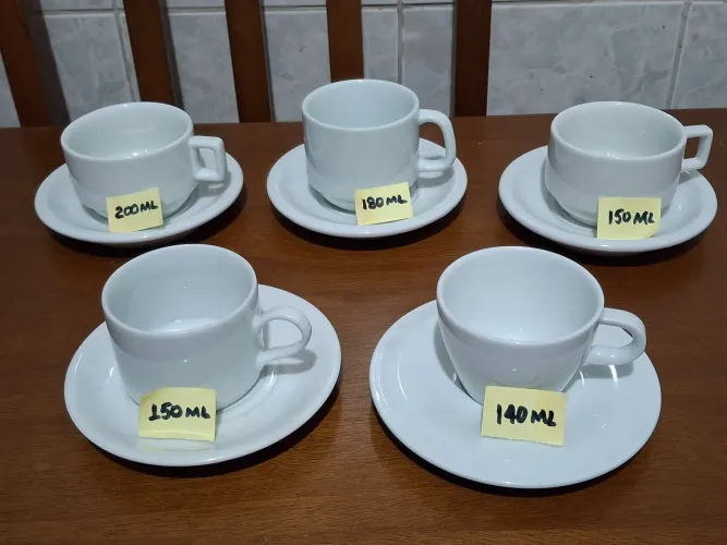Saldo de 5 xicaras com pires, porcelana bca, chá, café, leite,seminovos
