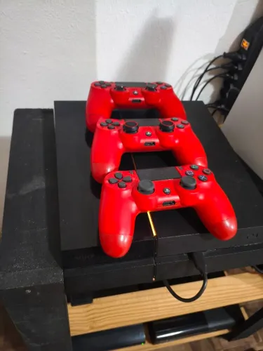 Ps4 desblqueado 2TB 3 controles e caixa