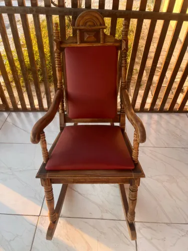 VENDO CADEIRA DE BALANÇO COLONIAL VINTAGE ANTIGUIDADE TODA EM MADEIRA MACIÇA