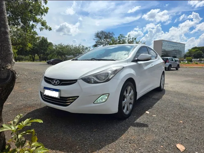 Hyundai Elantra GLS 1.8 16V Aut. 2012
