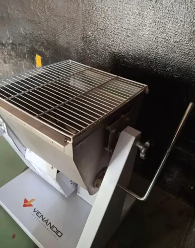 Máquina de bater massa para salgados