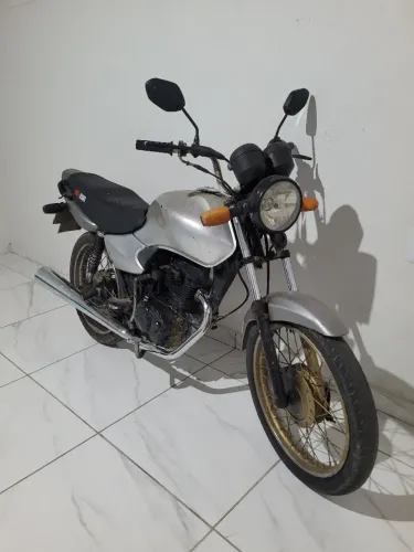 Titan 125 de Leilão