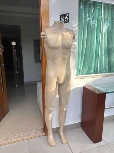 Maniquins masculino corpo inteiro sem braços e sem cabeça