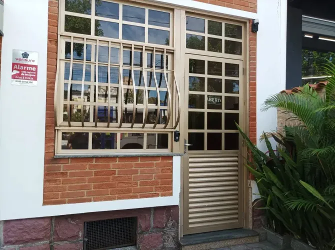 Sobrado para aluguel e venda tem 227 metros quadrados com 4 quartos em Vila Belmiro - Sant
