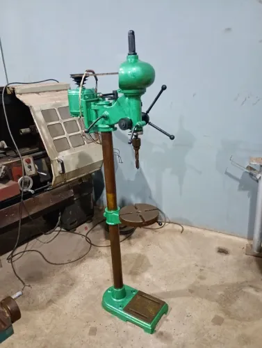 Vendo furadeira de coluna capacidade 5/8 