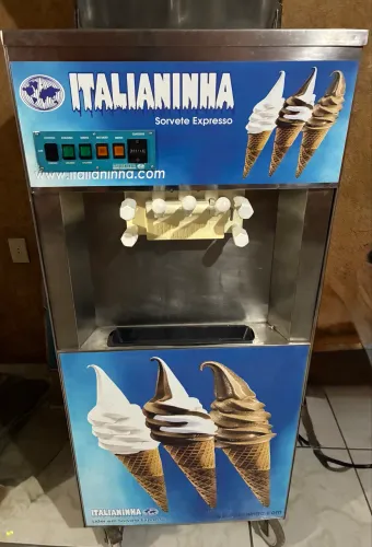 Máquina de Sorvete Expresso Italianinha Premium (Trifásica 380V)