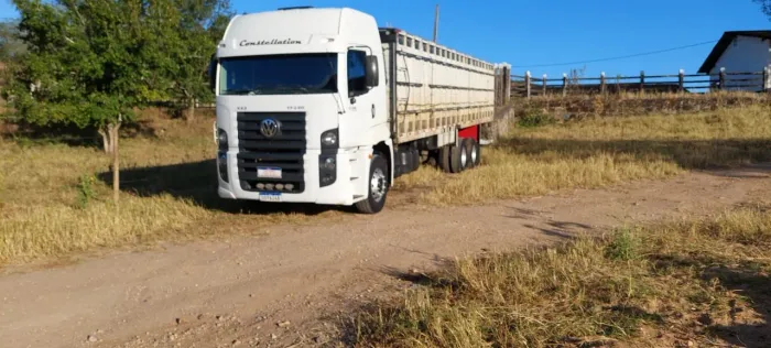 Caminhão boiadeiro 17330 Gabine alta