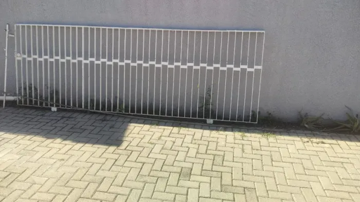 Grades de Proteção e Portão de Correr em Ferro
