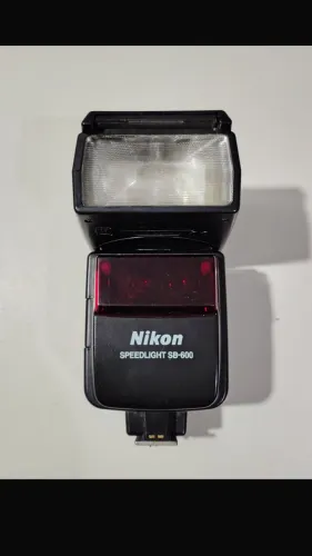 Flash Nikon SB-600 AF Speedlight i-TTL (Guia no. 98'/30 m a 35 mm)