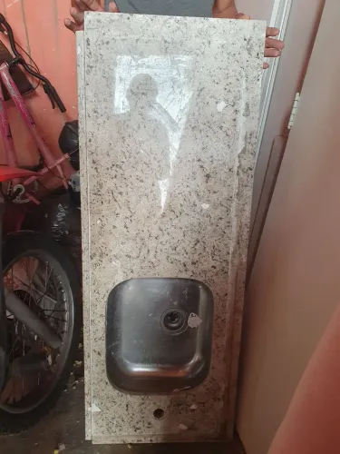 Pias de mármore pra banheiro e cozinha semi novas