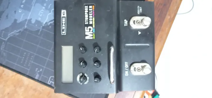 Pedaleira Stompbox de guitarra line6 M5