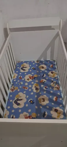 Berço Americano,acompanhado de enxoval azul (podendo negociar separadamente)