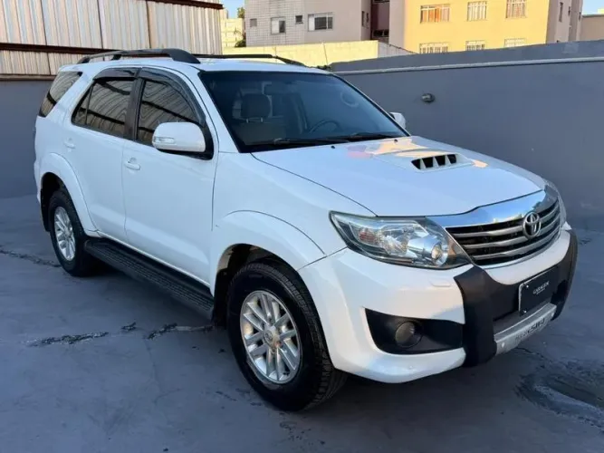 Toyota Hilux SW4 SRV D4-d 4X4 3.0 TDI Dies. AUT 2014