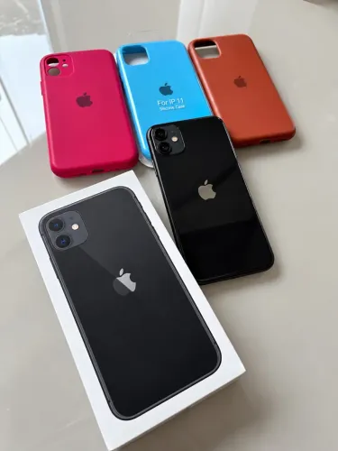 iPhone 11 Preto 64GB - Ótimo Estado + Caixa e 3 Capinhas