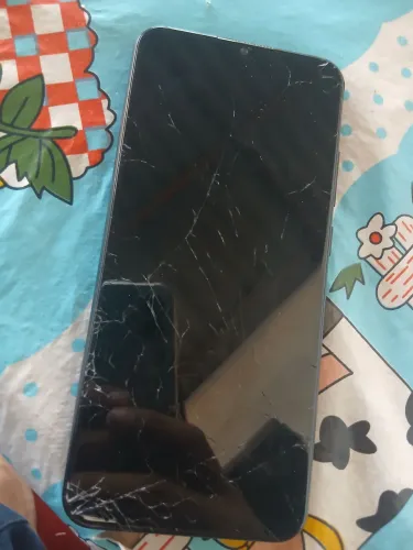 Celular trincado 70 funciona 