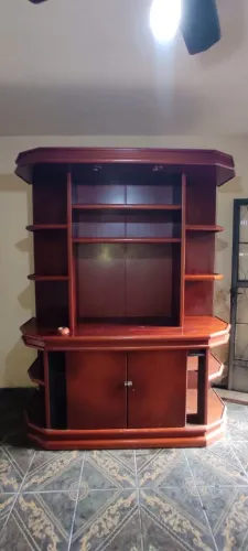 Um belo rack feito de madeira pura para durar o resto da vida !