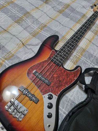Baixo Giannini 