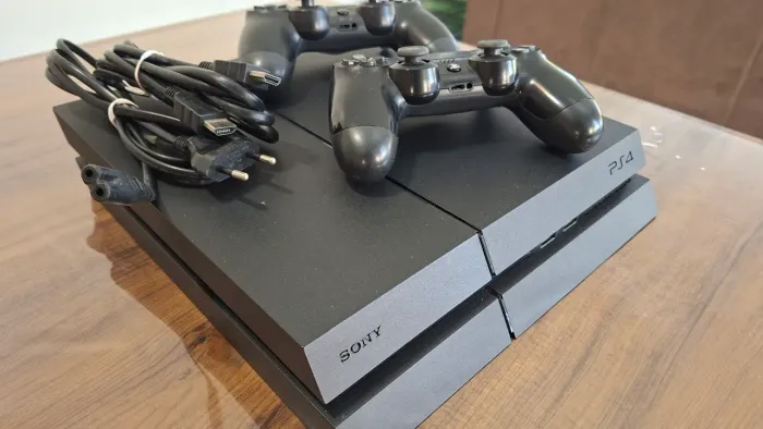 Sony PlayStation 4 Ps4 500gb + 2 controles