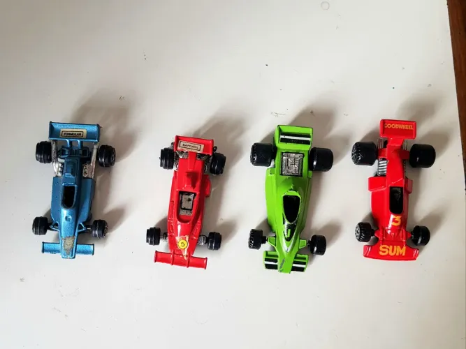 Carros de corrida de Fórmula 1 em metal fundido (diecast) escala 1;64