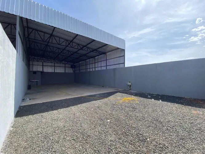Galpão à venda ou aluguel no bairro Minas Gerais em Uberlândia