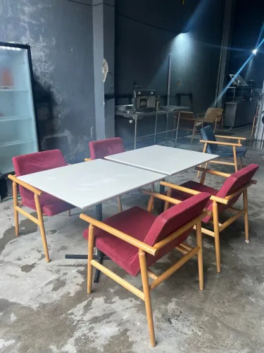 Mesas e cadeiras de restaurante Bristol e outros 