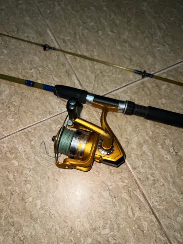 Vende vara de pesca com molinete