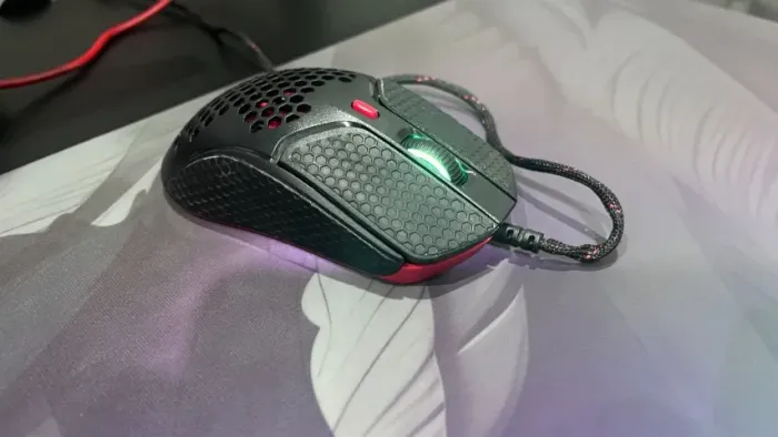 Mouse HyperX Pulsefire Haste (USB) preto e vermelho 