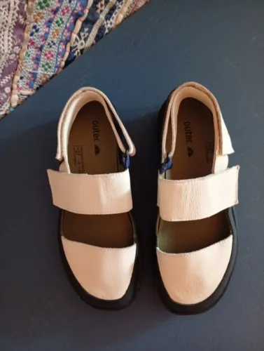 Sapato Outer baixo 37. Nunca usado.