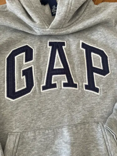 Casaco GAP fechado com capuz