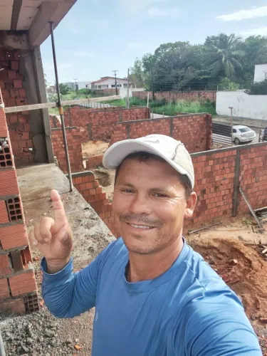 Fábio Júnior pedreiro profissional , chama para mais informações 