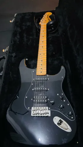 Guitarra Squier Fender Classic Vibe '70s Stratocaster black brilhante