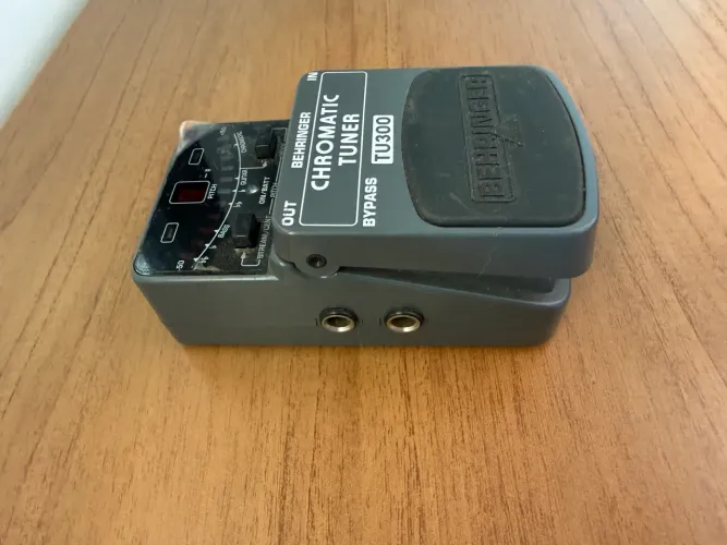 Pedal Afinador Behringer Chromatic Tuner TU300