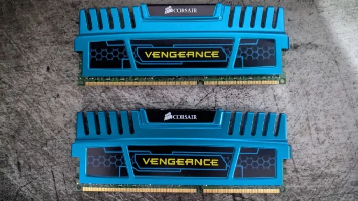 Memória RAM Corsair Vengeance 8GB (2x4) 1600mhz CL9