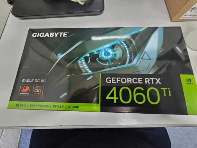 Placa de video RTX 4060 TI