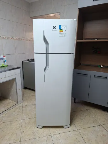 Geladeira Electrolux Cycle Defrost 260L Super Freezer Duplex Branca (DC35A)